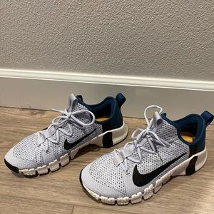 Like new condition size 12